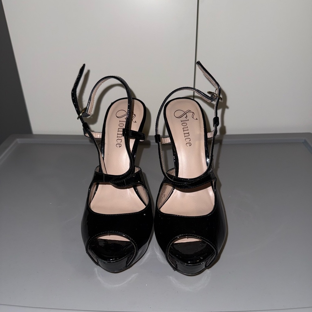 Flounce black patent leather heels size 5